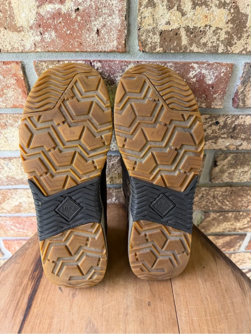 Men’s Original Muck Boot Company Boots Size 12 Camo Excellent Condition!